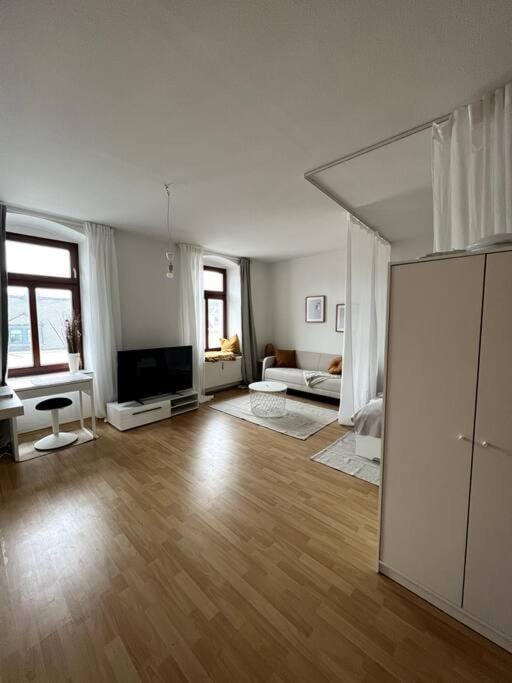 TV and multimedia, Living room, Photo of the whole room, Seating area