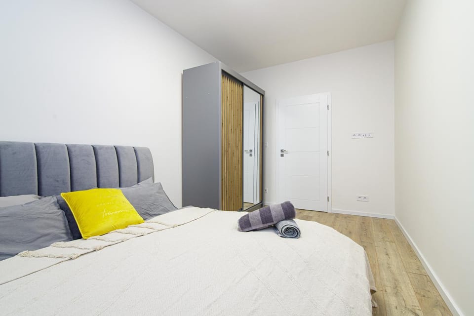 Bed, Photo of the whole room, Bedroom, towels, wardrobe