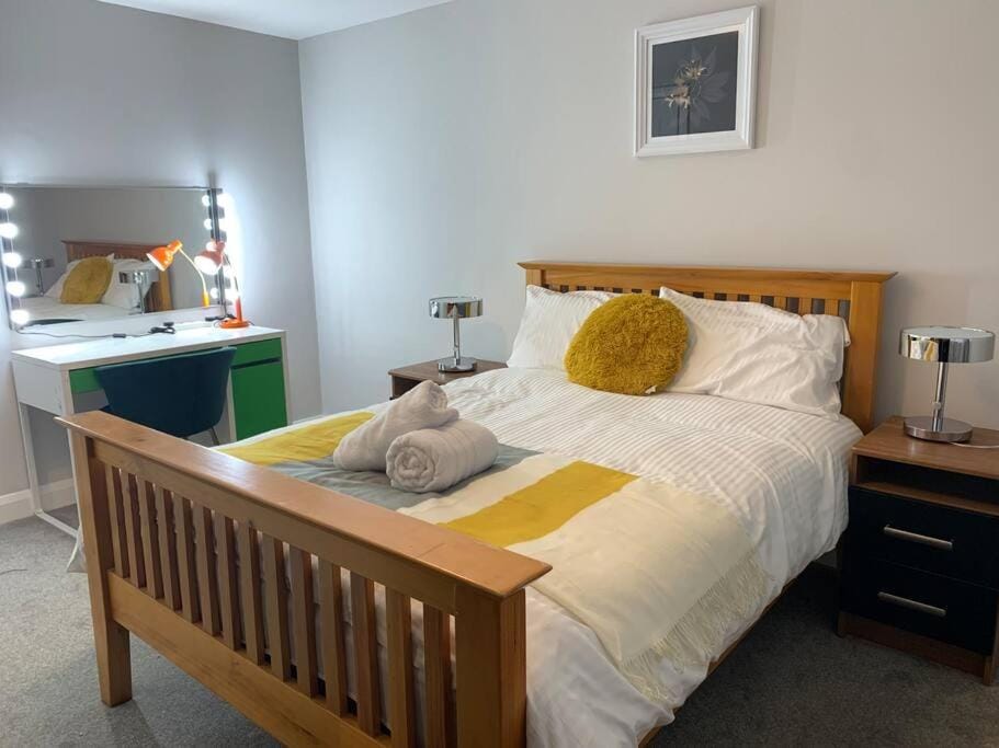 Aqua Dreams - Serviced Luxury Modern Belfast City Centre 2 Bed Apartment Apartment in Belfast
