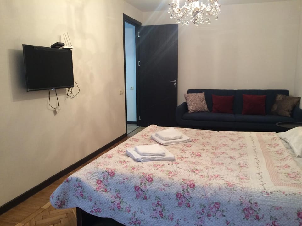 TV and multimedia, Photo of the whole room, Bedroom