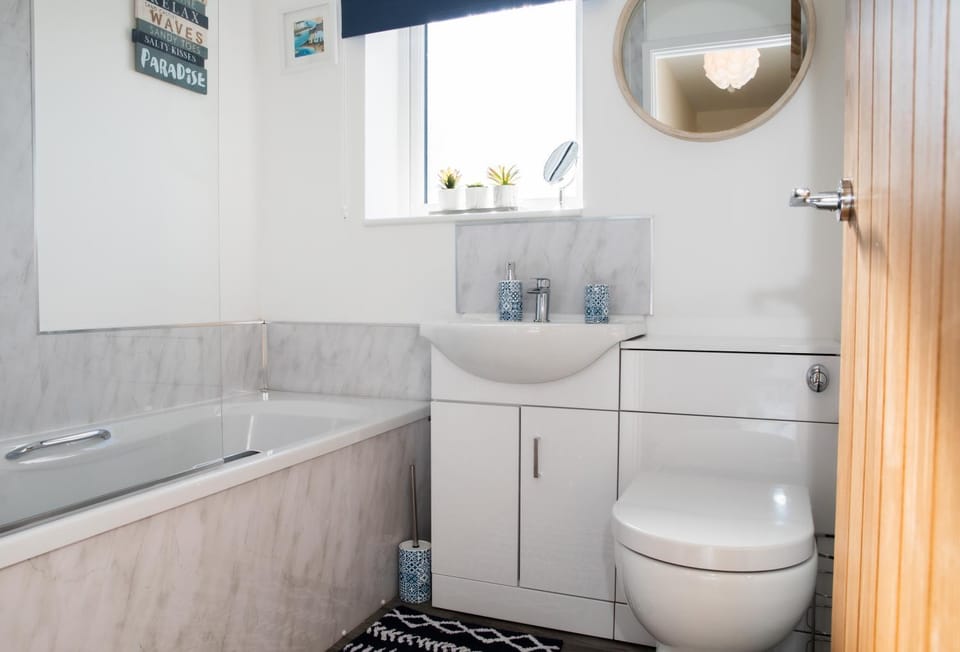 Lovely 2-bedroom Seaside Retreat with Free Parking House in Great Yarmouth