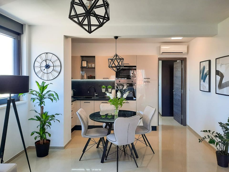 Enjoy Pula - new apt with terrace and FREE parking garage Apartment in Pula