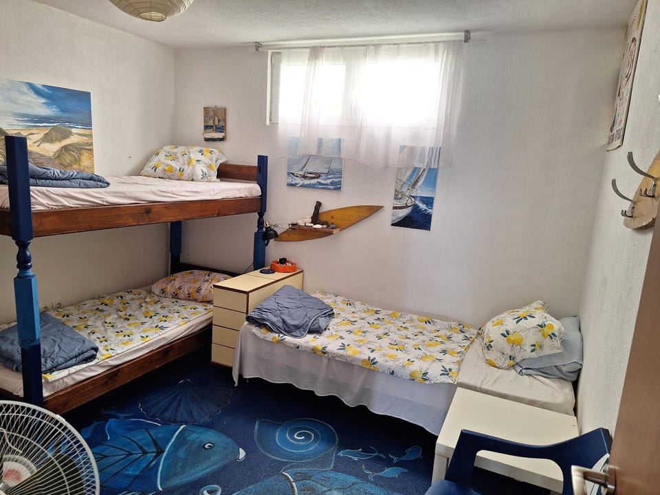 Bed, Photo of the whole room, Bedroom, bunk bed