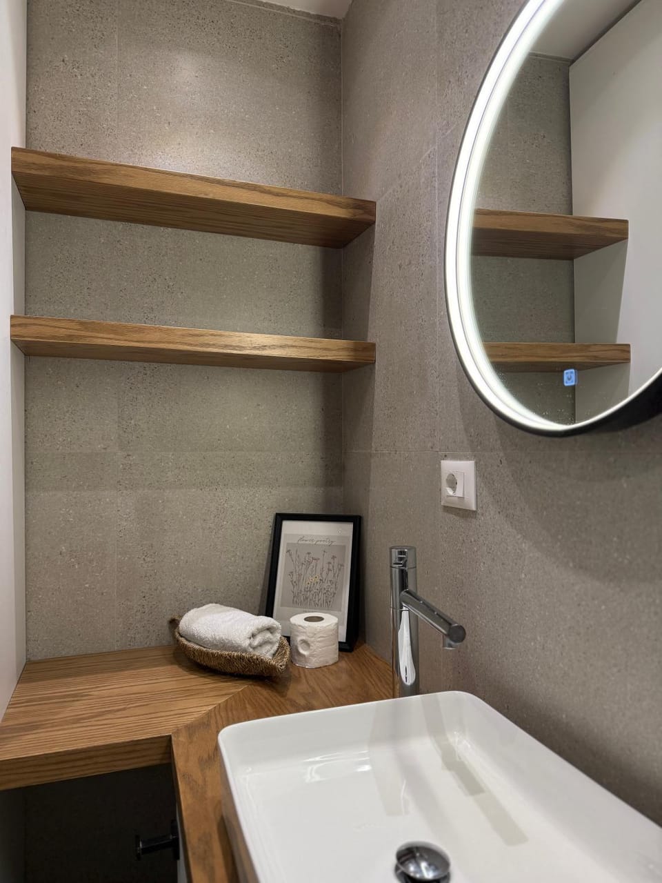 Bathroom, towels