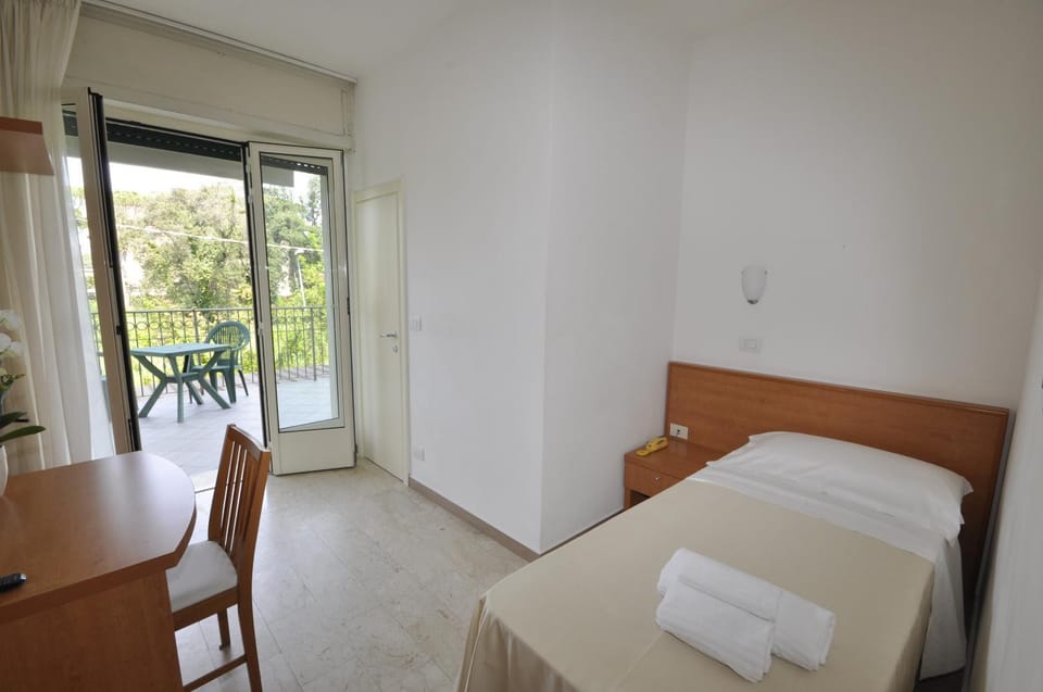 Bed, Balcony/Terrace, Bedroom