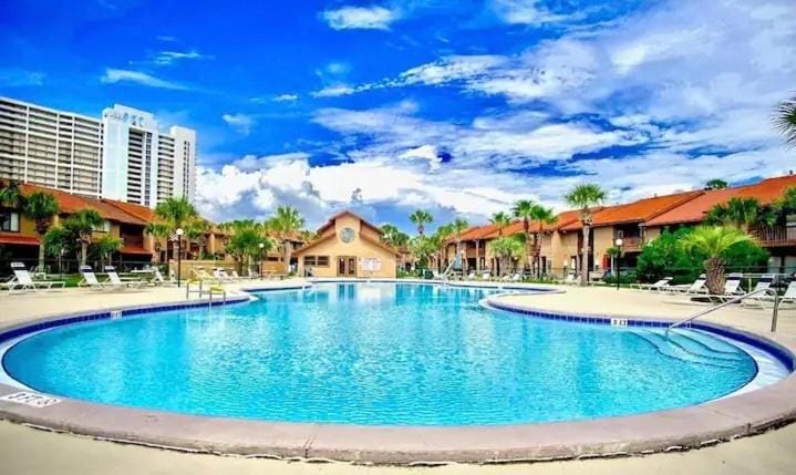 Desirable Pet Friendly Resort, 3 minute walk to the Beach, Beachside Pool & Restaurant Message for Snow Bird Rates House in Panama City Beach