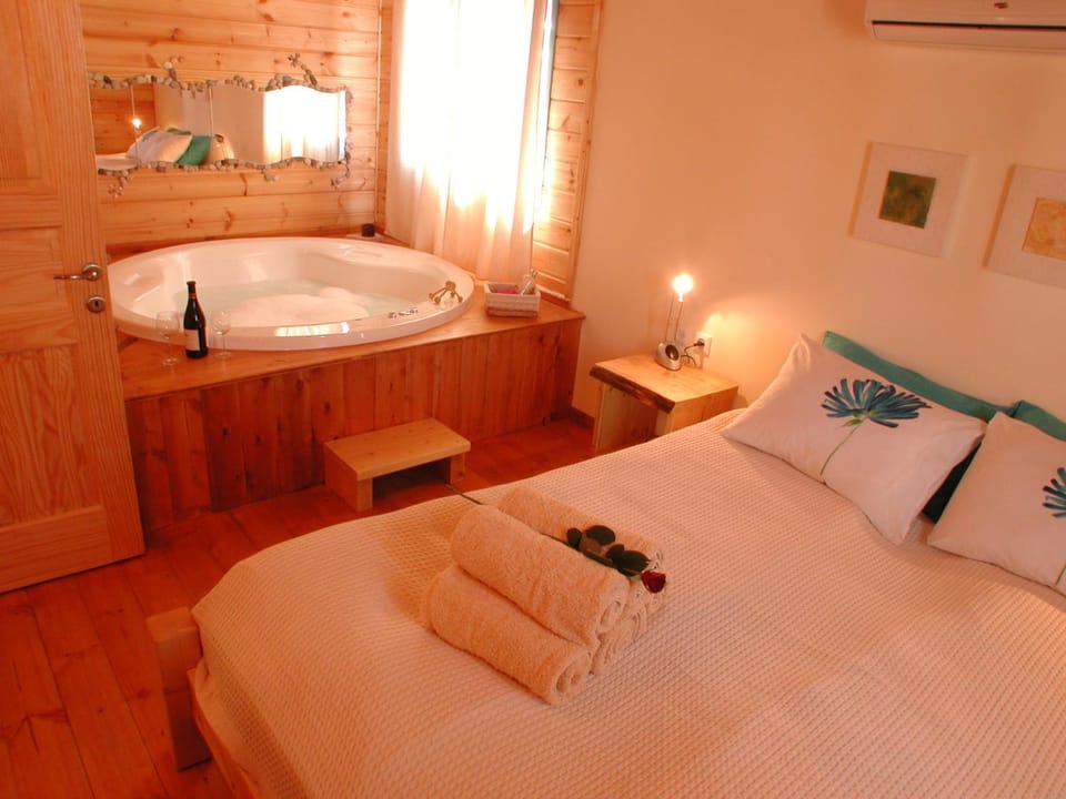 Bed, Hot Tub