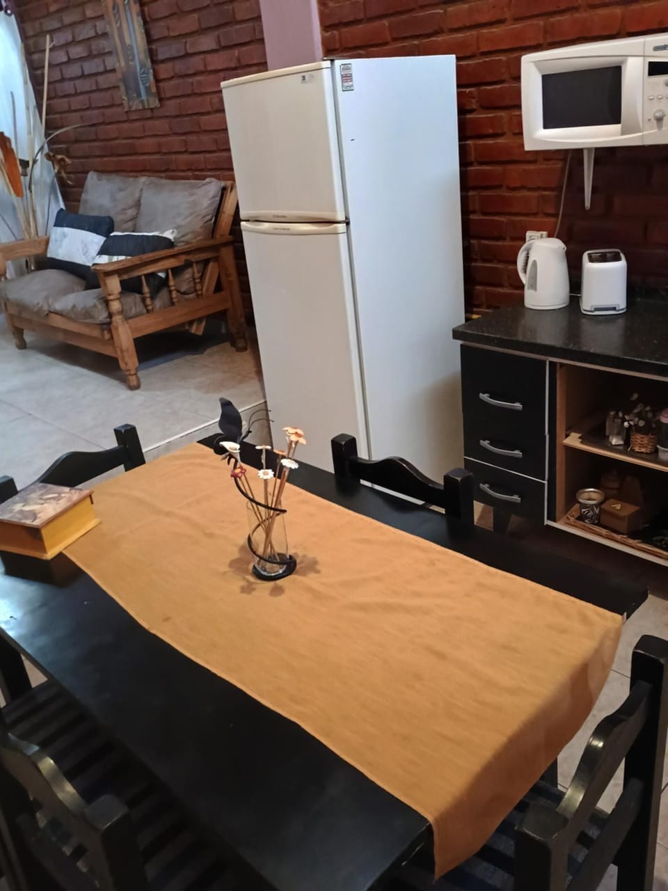 Kitchen or kitchenette, Dining area