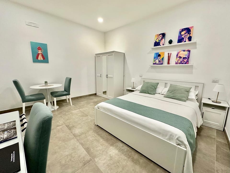 Photo of the whole room, Bedroom