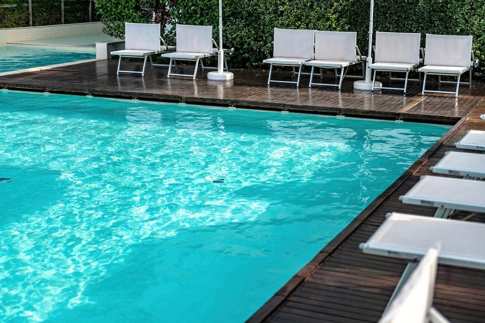 Hot Tub, Solarium, Pool view, Swimming pool