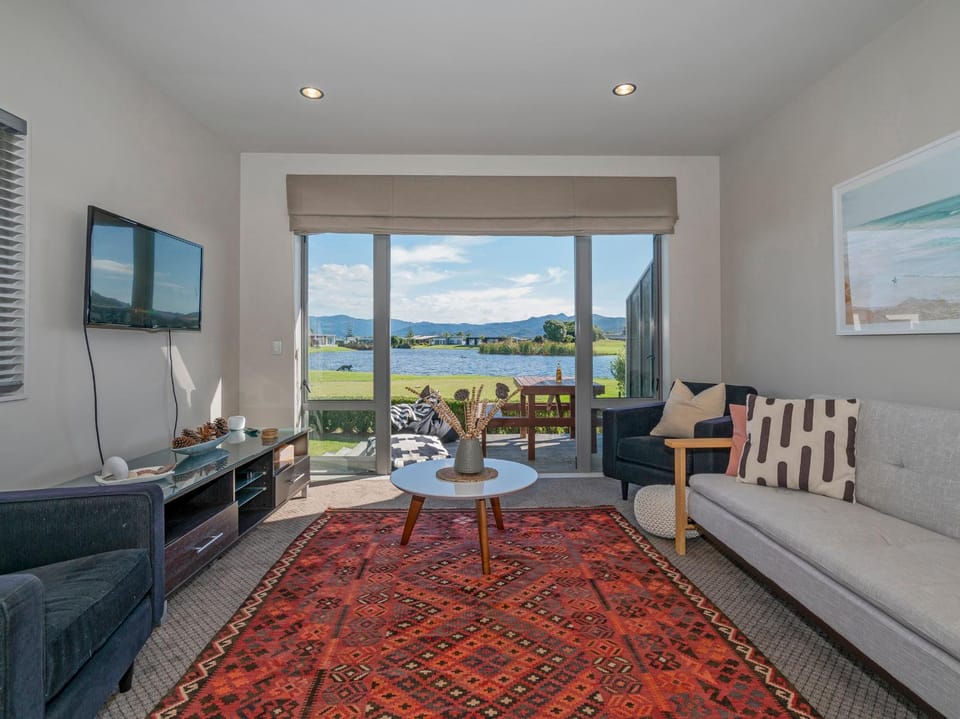 Sunset Retreat - Matarangi Holiday Home House in Auckland Region