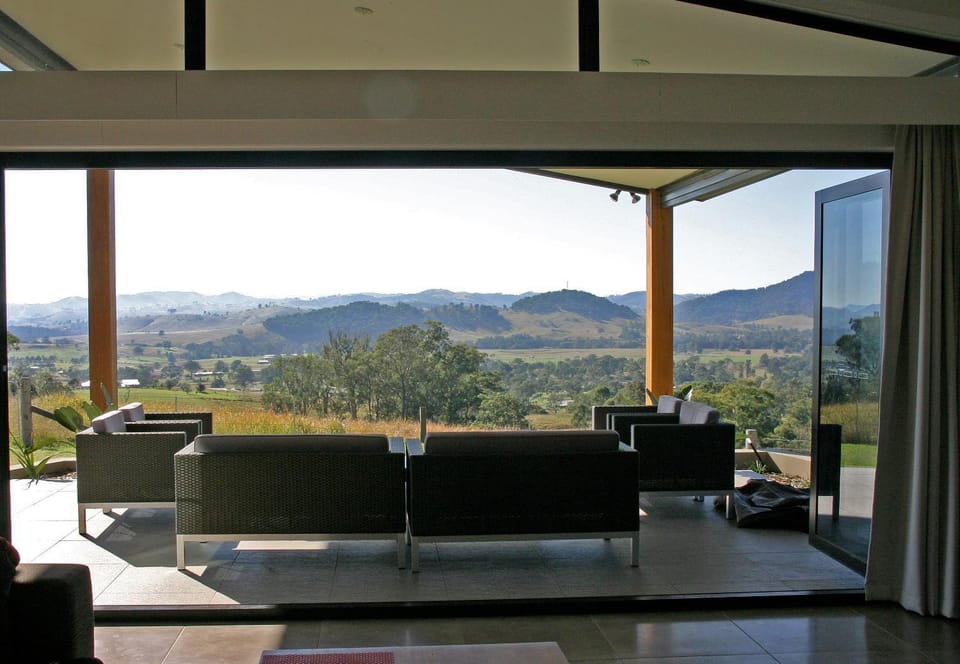 Patio, BBQ facilities, Balcony/Terrace, Balcony/Terrace, Living room, City view, Garden view, Landmark view, Mountain view