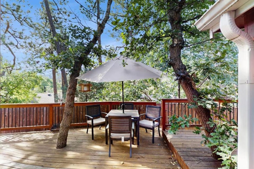Lazy Bear Retreat House in Colorado Springs