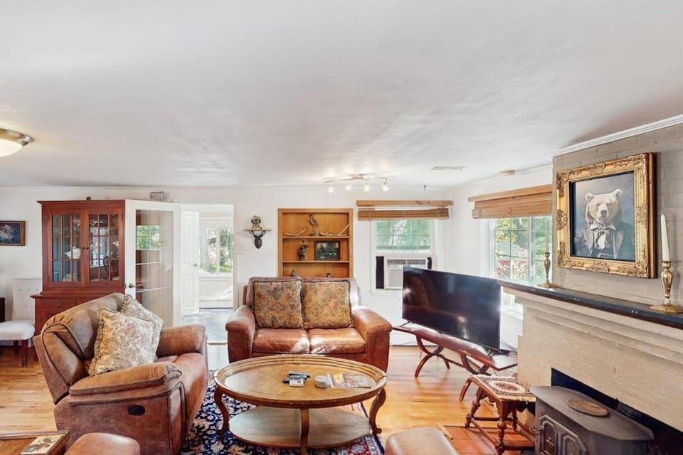 Lazy Bear Retreat House in Colorado Springs