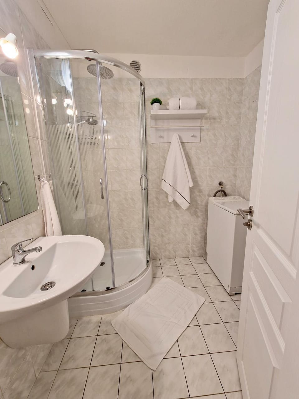 Bathroom, washing machine