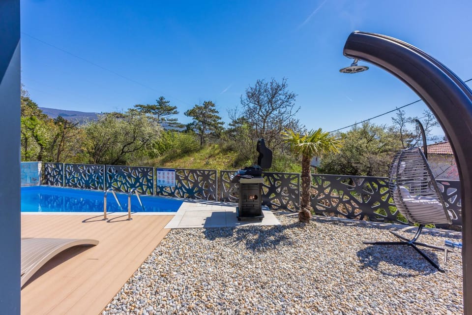 Shower, BBQ facilities