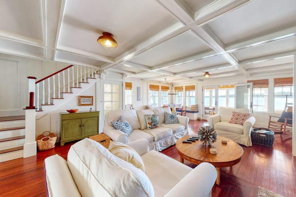 Lakeshore Living House in Monmouth