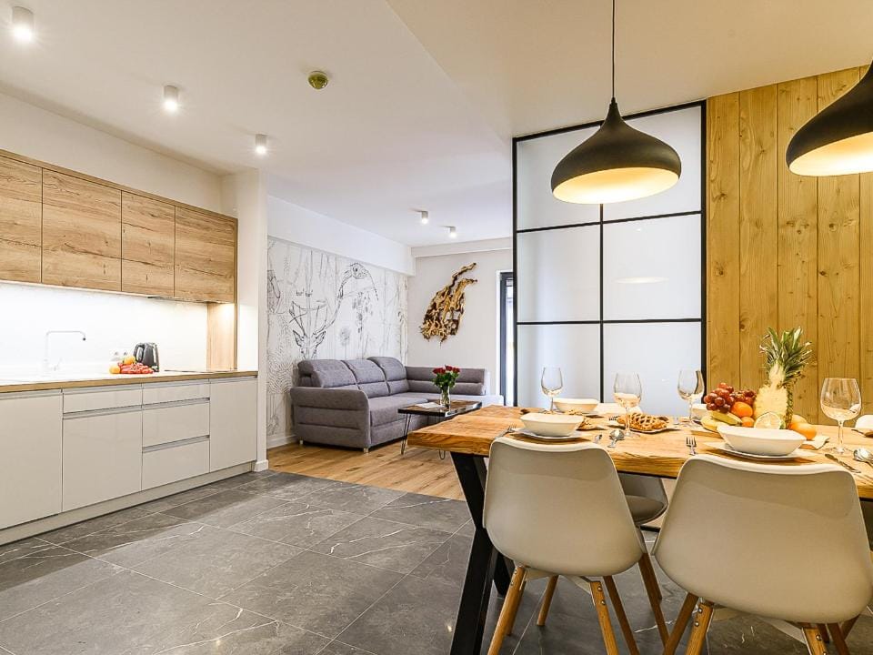 Kitchen or kitchenette, Living room, Seating area, Dining area