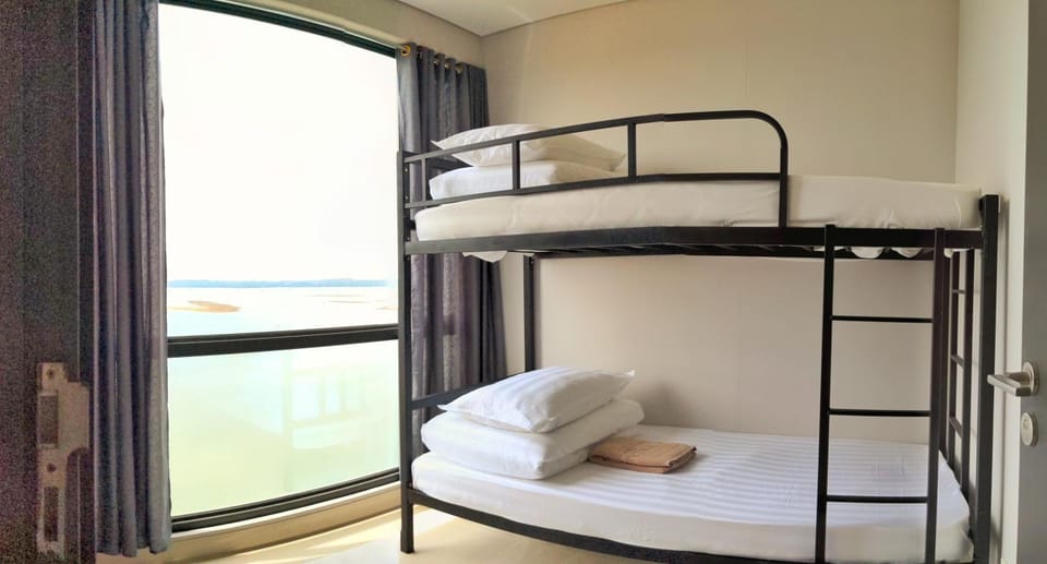 Bedroom, bunk bed