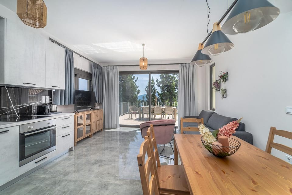 View (from property/room), Kitchen or kitchenette, Seating area