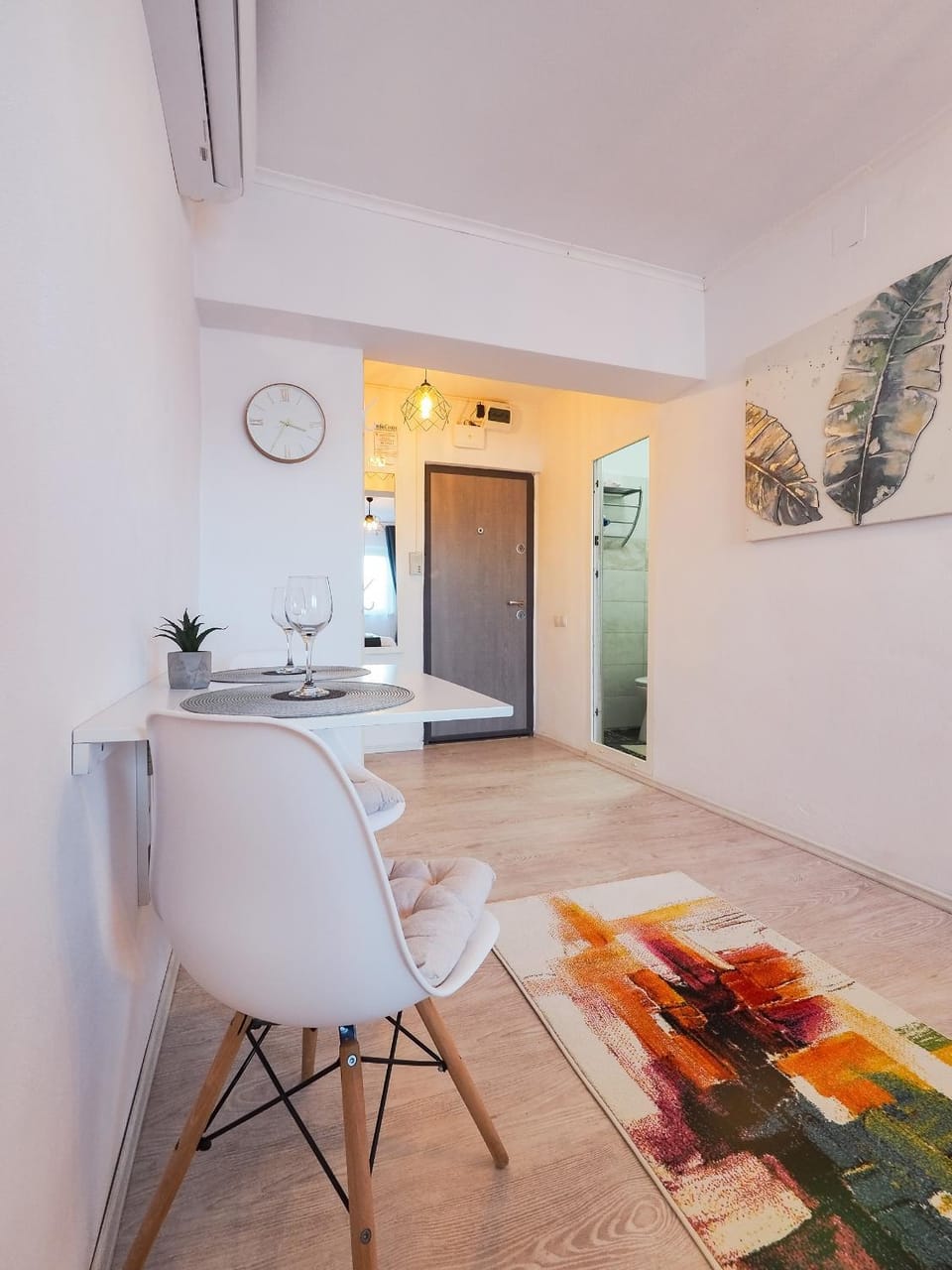 Seating area, Dining area, air conditioner