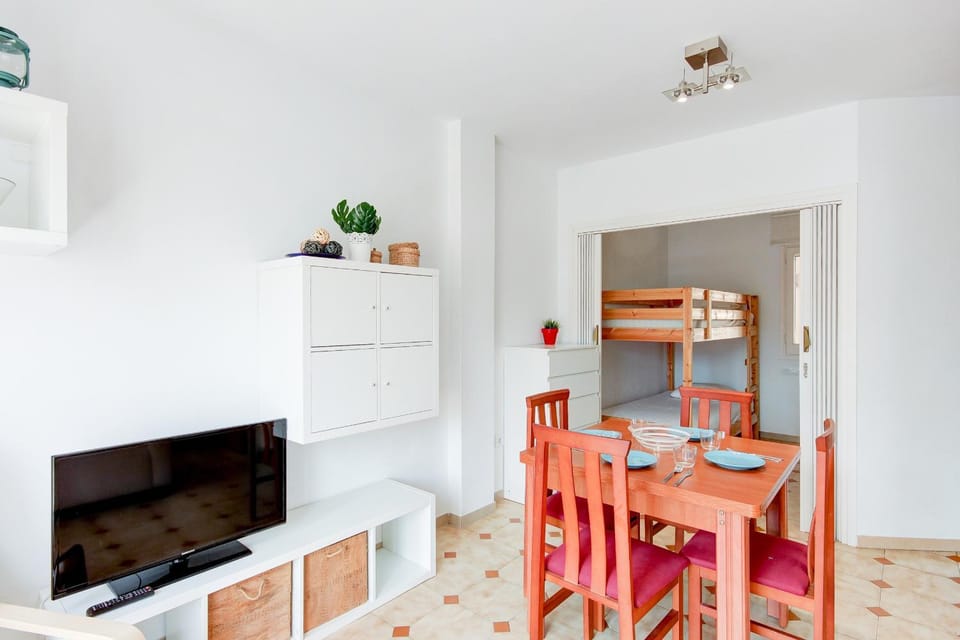 Communal lounge/ TV room, TV and multimedia, Dining area