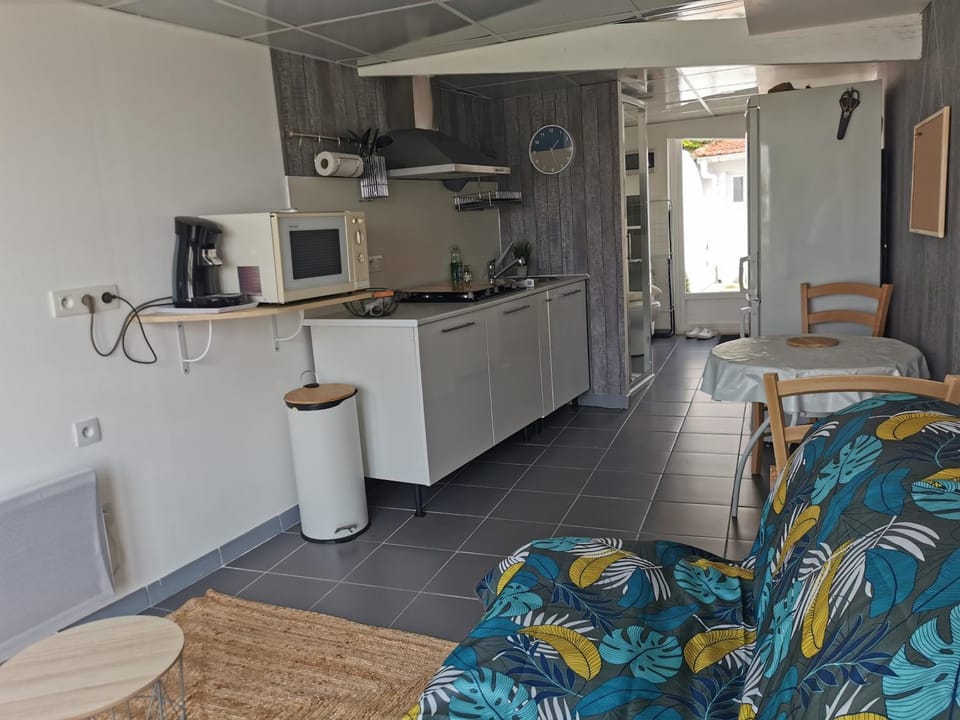 Studio indépendant à BOURGNEUF-EN-RETZ vue sur les Marais à 5 mn des plages Apartment in Pays de la Loire