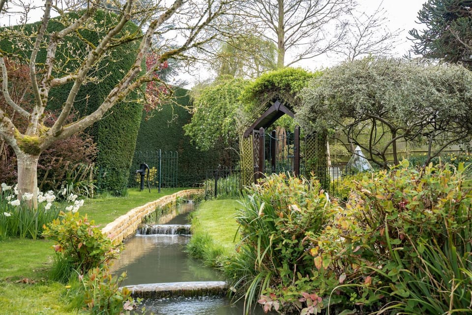 Property building, Garden, View (from property/room), Garden view