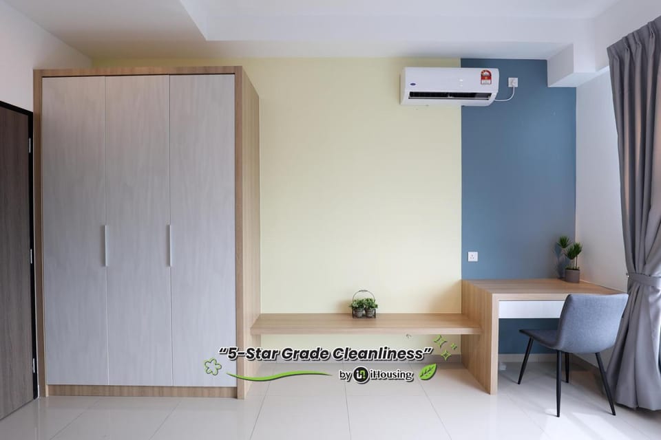 Seating area, internet, air conditioner