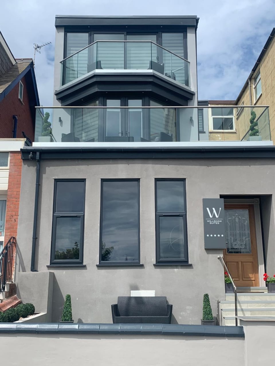 Property building, Facade/entrance, Property logo or sign