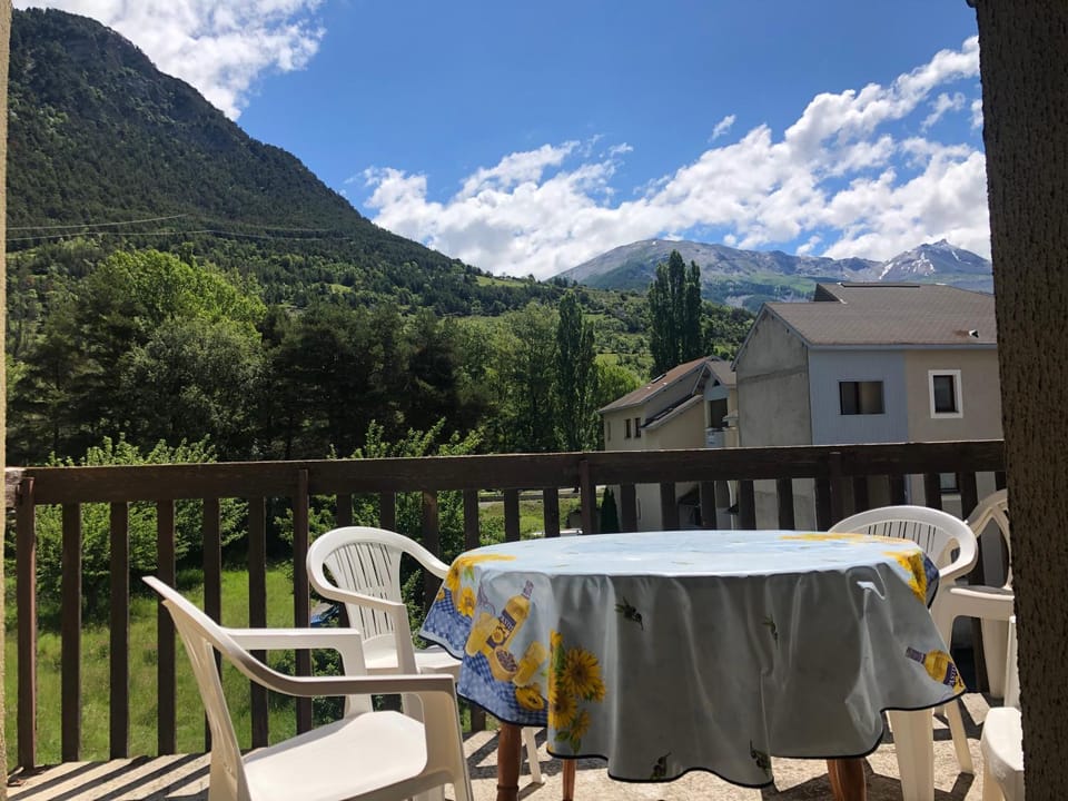 Balcony/Terrace, Mountain view