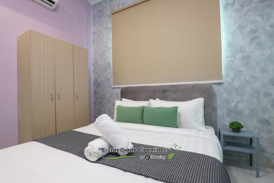 Bed, Bedroom, towels, air conditioner