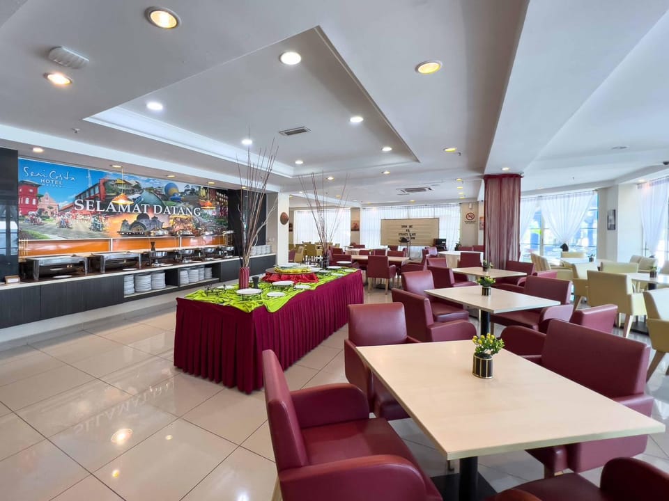 Restaurant/places to eat, Seating area, Breakfast