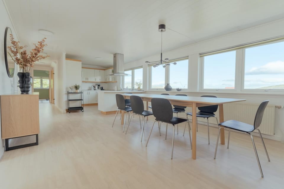 Dining area, kitchen