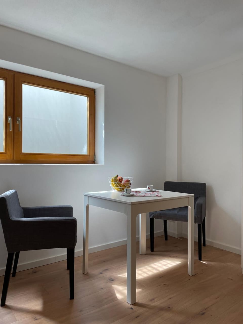 Seating area, Dining area, Food