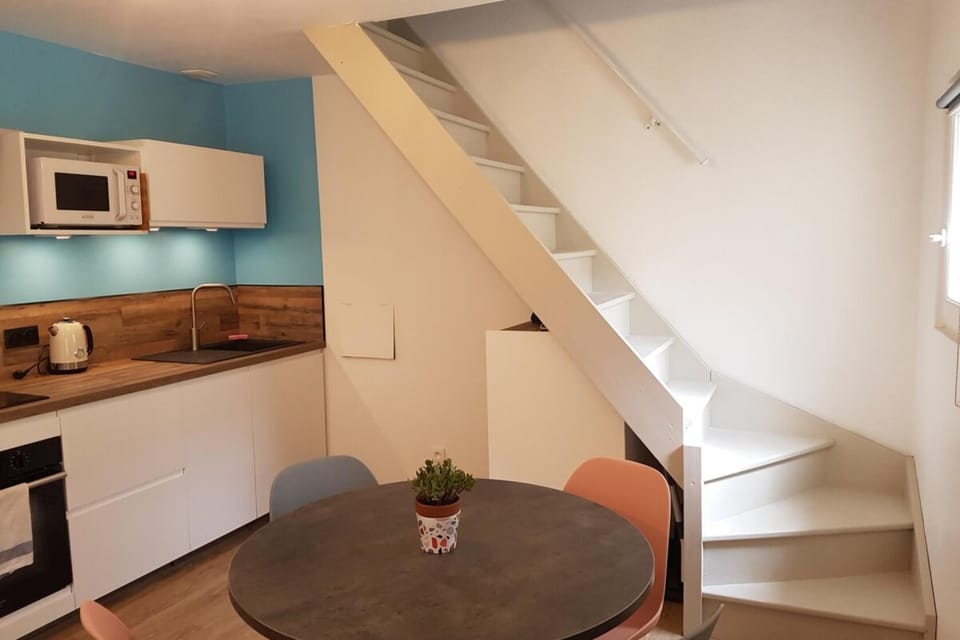 Kitchen or kitchenette, Dining area, pet friendly, stove