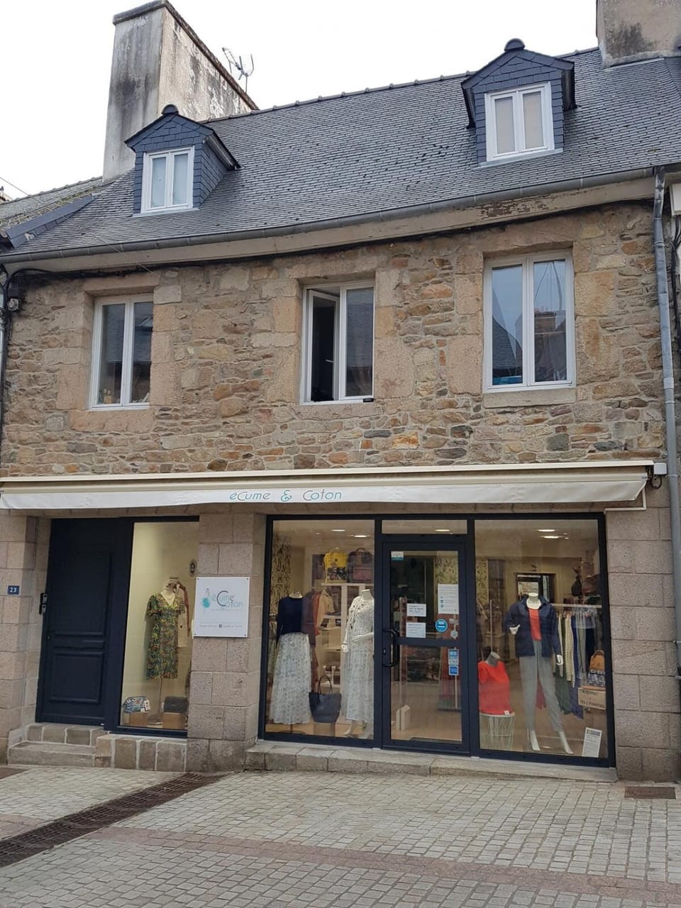 Property building, Facade/entrance