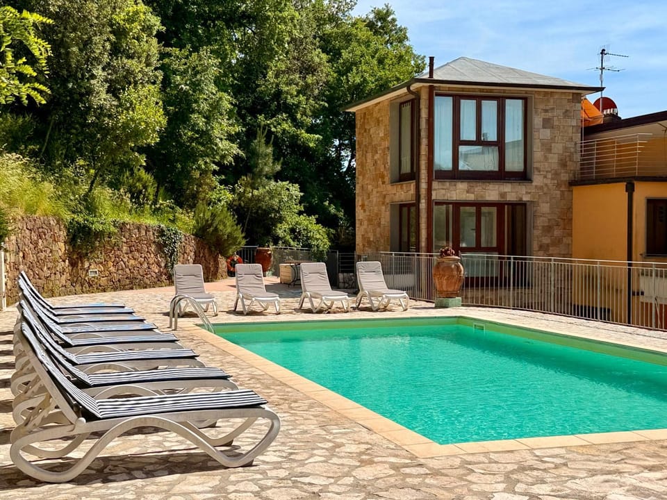 Patio, Pool view, Swimming pool, sunbed