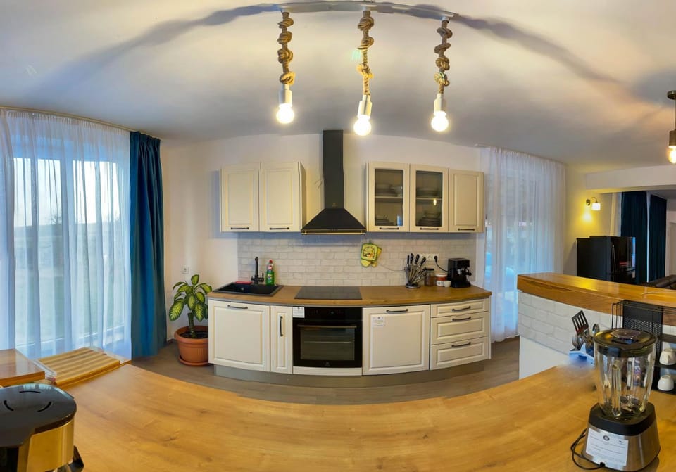 Kitchen or kitchenette, Communal kitchen