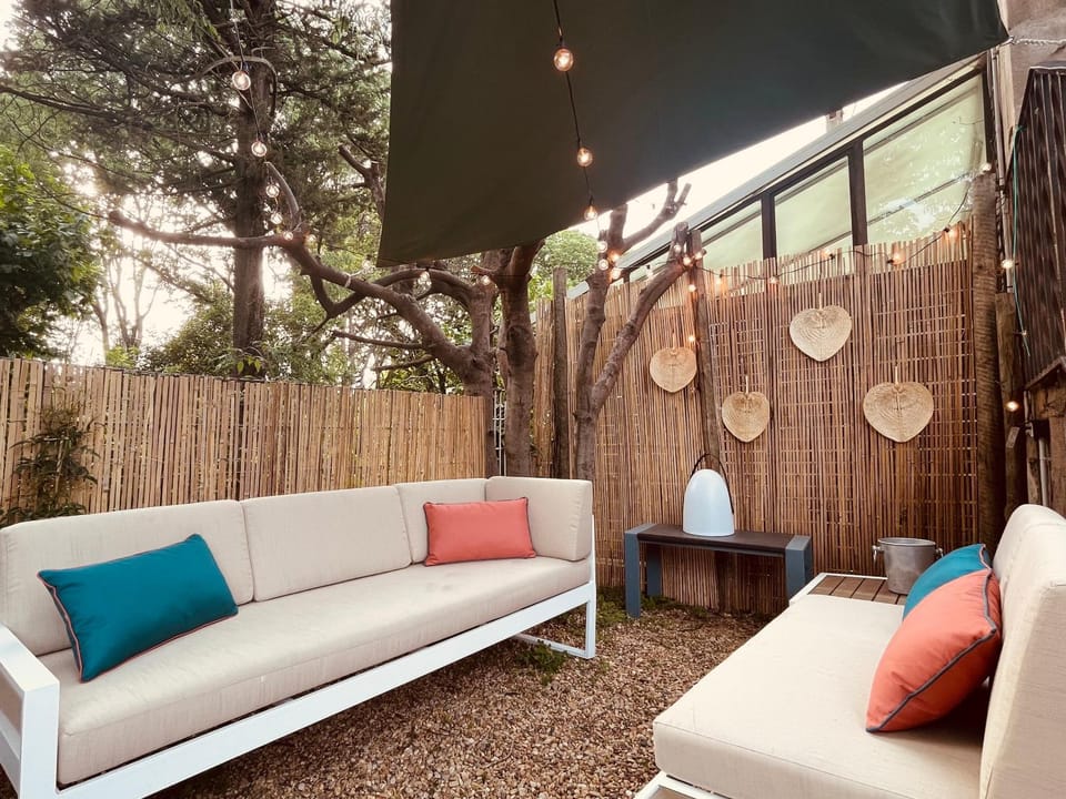 Maison dans les Arbres, SPA, Tennis, Parking House in Nimes