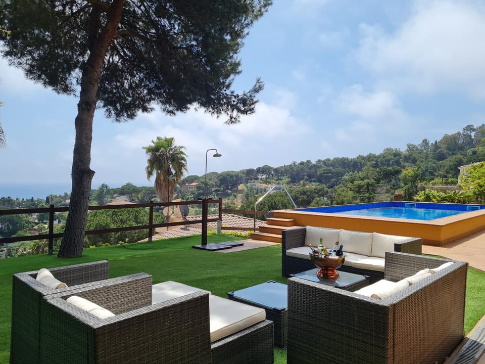 Patio, Communal lounge/ TV room, Mountain view, Sea view, Sea view
