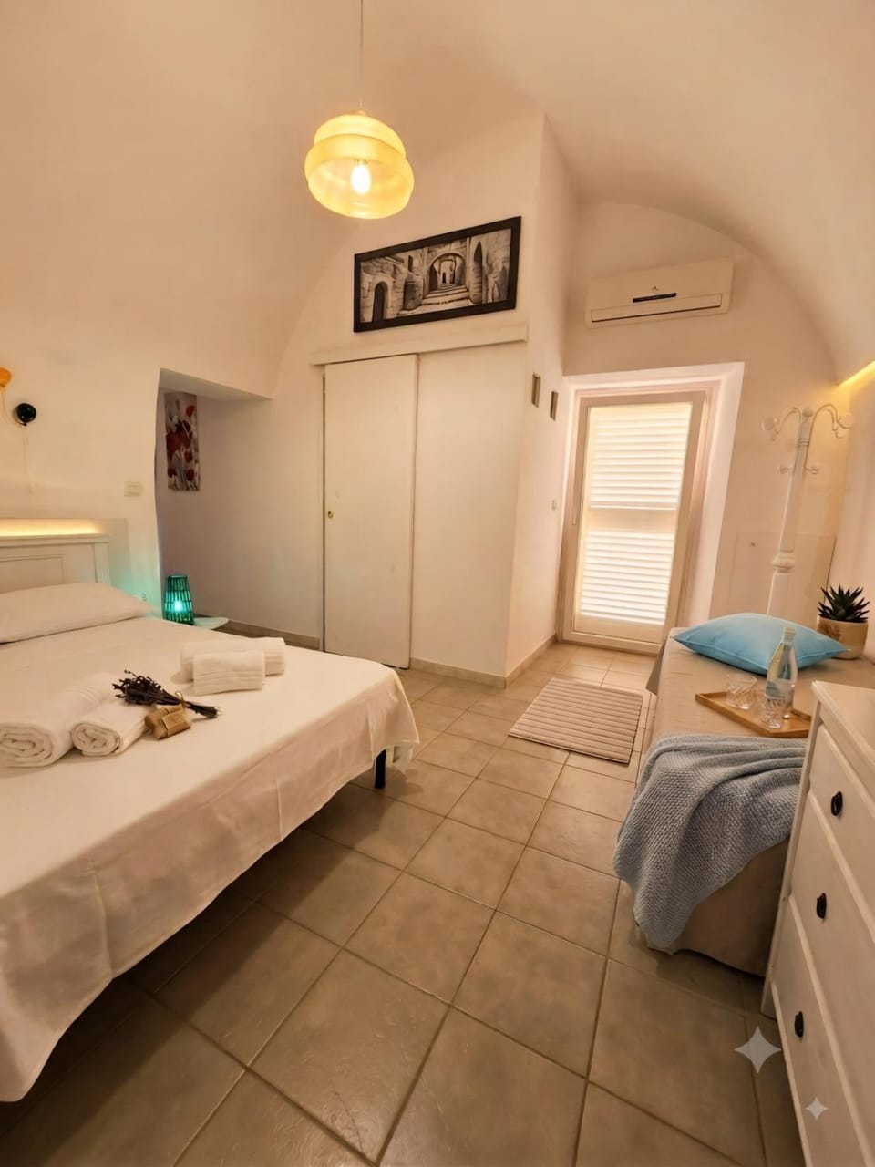 Bed, Photo of the whole room, Bedroom, towels, wardrobe, air conditioner