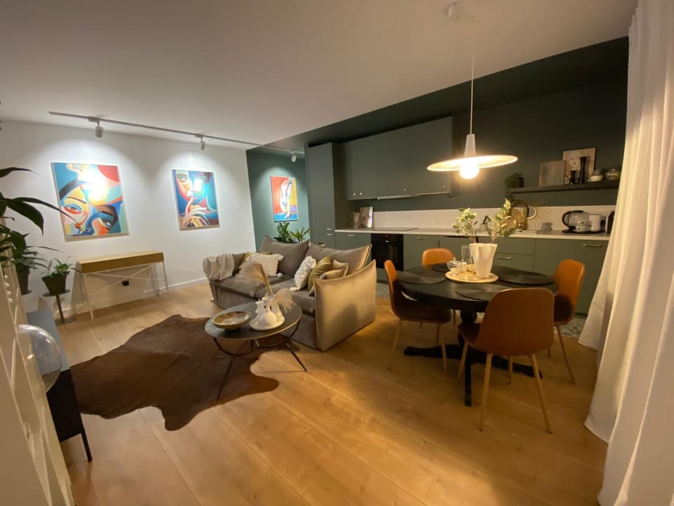 Living room, Dining area