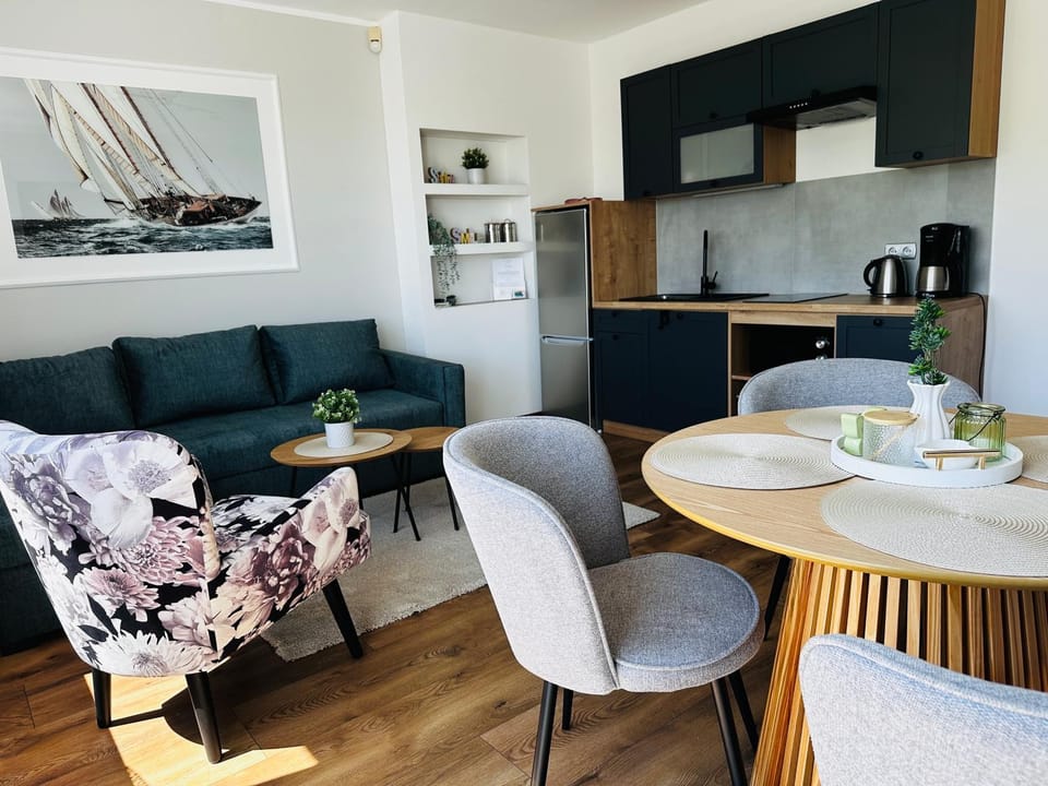 Living room, Seating area, Dining area, oven, pet friendly, stove, toaster