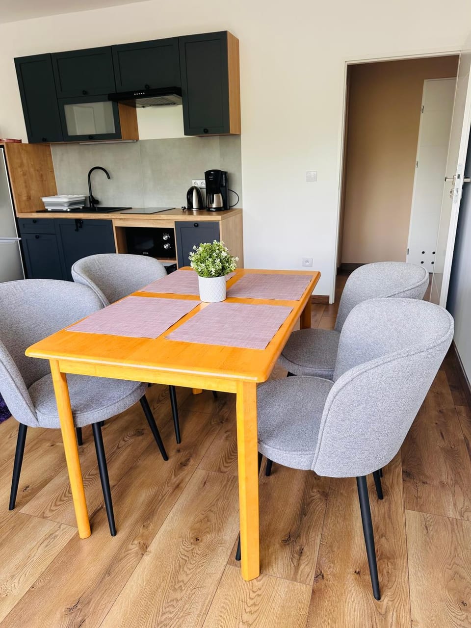 Kitchen or kitchenette, Living room