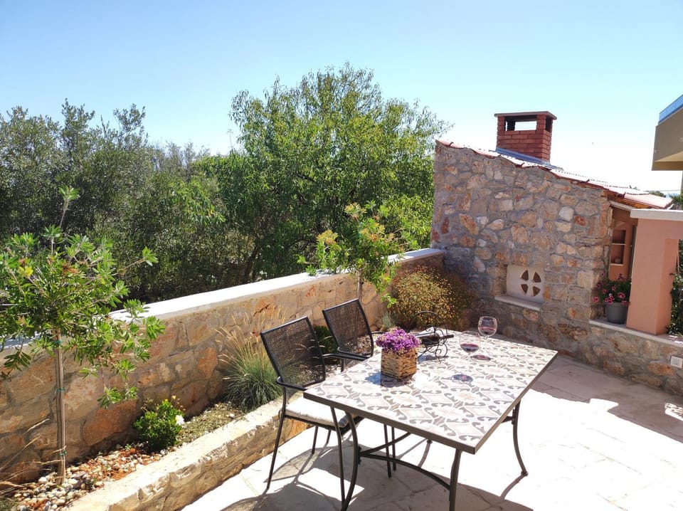 LOVRO Luxury apartment with Jacuzzi and terrace sea view Apartment in Zadar County