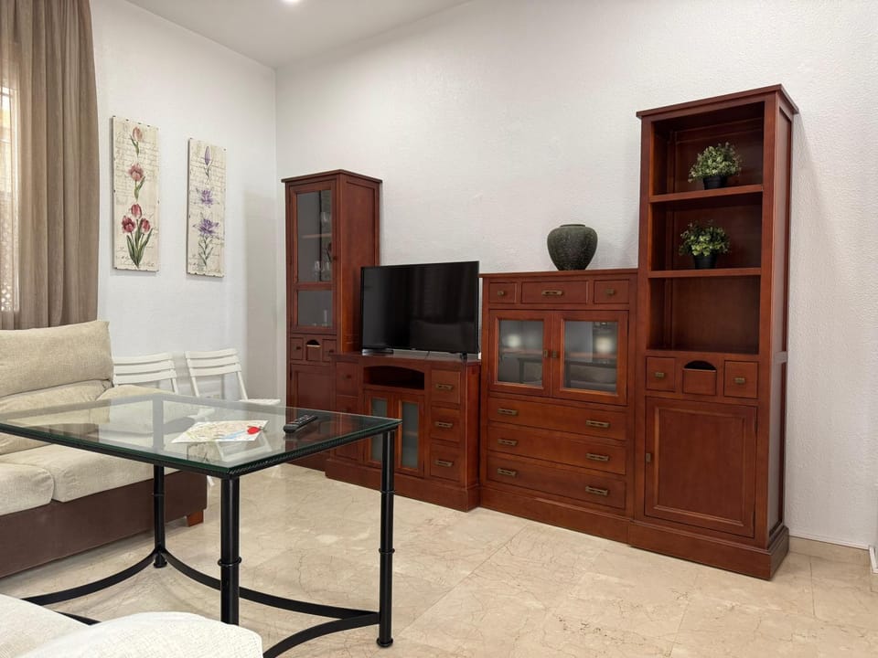 Communal lounge/ TV room