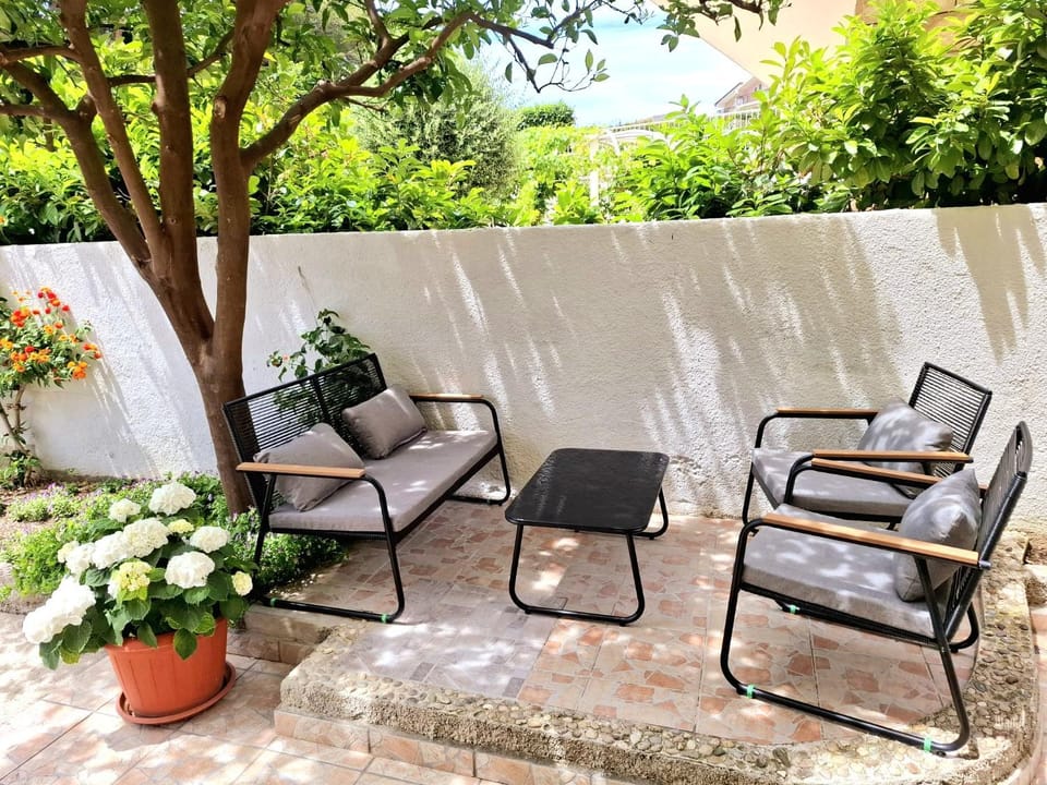 Seating area