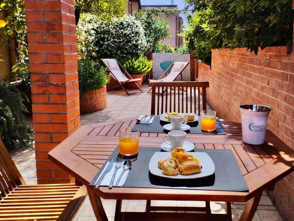 Garden, Breakfast