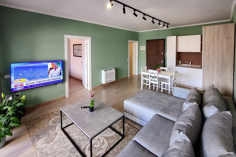 Flower apartment free private parking Apartment in Tirana